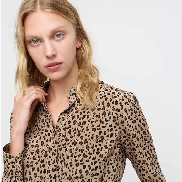 Silk button-up shirt in leopard - Picture 4 of 10